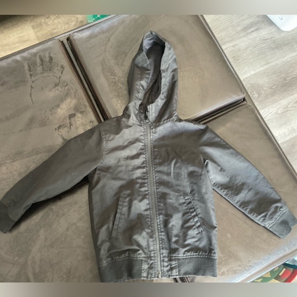 Black kids coat size 5T good condition - Picture 3 of 3